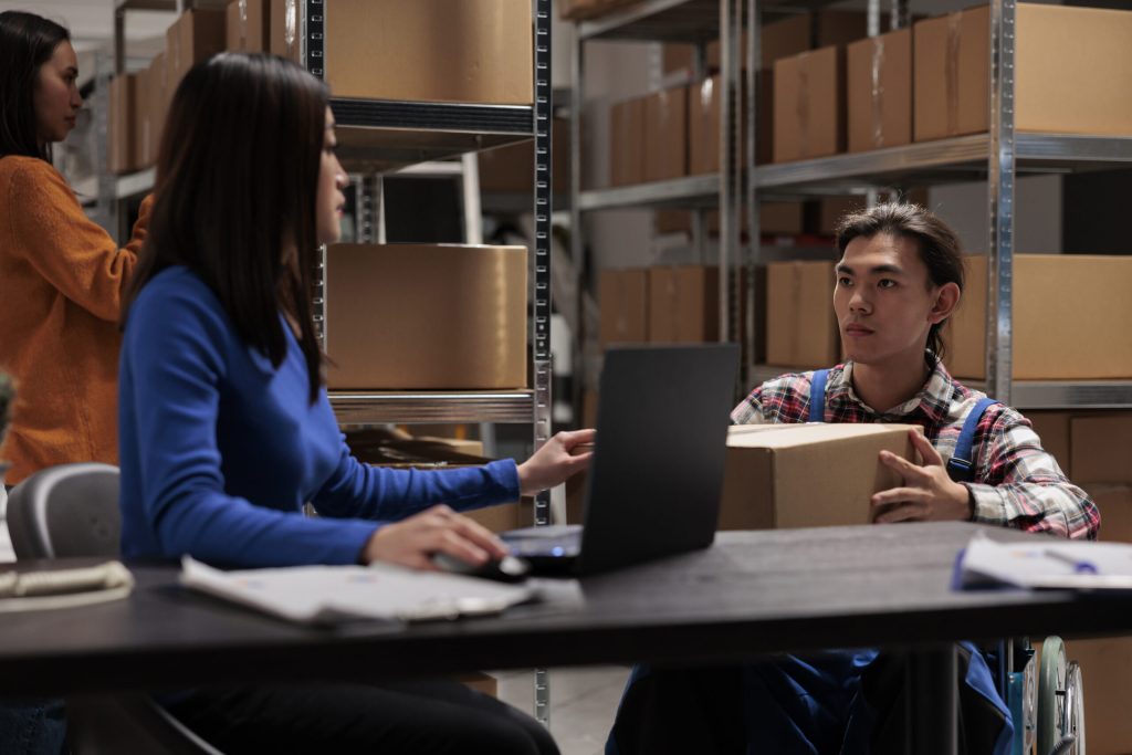 How Does Outsourcing FTL/LTL Deliveries Benefit Logistics Operations?